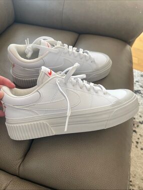 Nike Womens Court Legacy Lift Sneaker